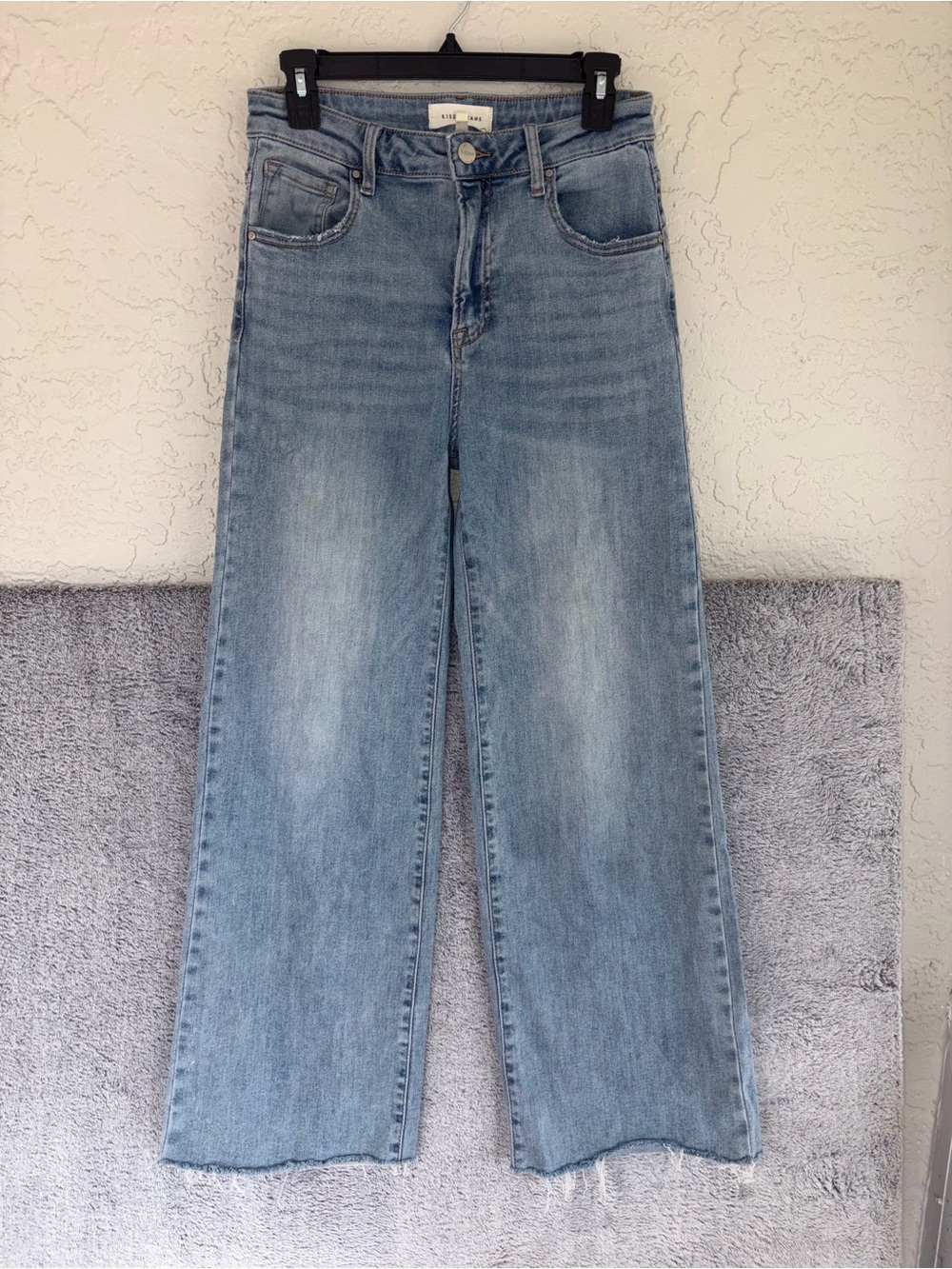 Risen Los Angeles size 9 Light Wash Wide Leg Women’s Jeans raw hem